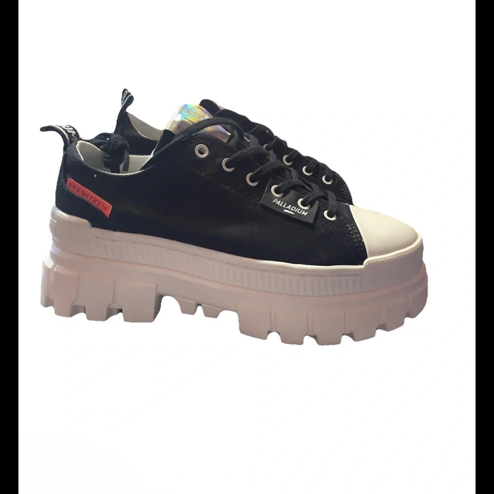 Palladium Revolt Lo TX Platform Sneakers Womens US Size 8 Black/Marshmallow - Picture 10 of 16
